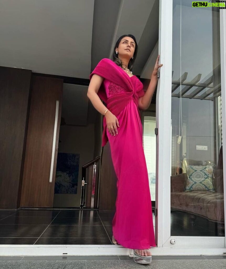 Namrata Shirodkar Instagram - Pink all the way! 💗 #PostChristmasGlam Outfit: @shantanunikhil , @snbyshantanunikhil HMU: @theartbeatsalon 👠: @septembershoes