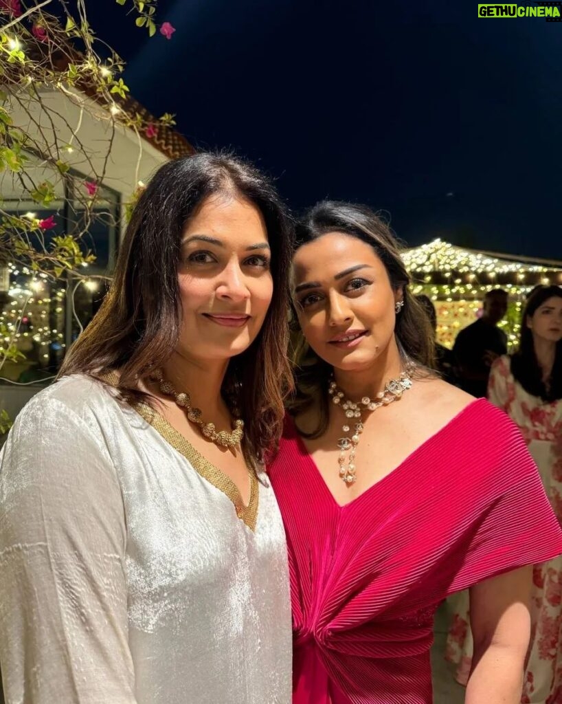 Namrata Shirodkar Instagram - Yule find me at the party!! 🎄 Great food, good music and some lovely people. Thank you @sabina.xavier for a wonderful evening!! Merry Xmas ❄️ #Christmas2023