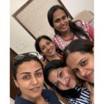 Namrata Shirodkar Instagram – School moms lunch !! My fun bunch meets once a month in rotation of each ones houses and all the boys too 😍😍😍it’s our way of staying connected even though our sons have moved out of school .. A lovely afternoon, filled with laughter, conversation and great food. It was wonderful catching up with all of you! ♥️Smitha ur next 🤗🤗🤗

@sunayanau @vadlamudishilpa @smitharajesh1510 @sandy_kumari1