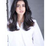 Navya Naveli Nanda Instagram - 10am on a Saturday with @avigowariker 🤍 @makeupbyriddhima @krishnakami