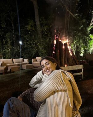 Navya Naveli Nanda Instagram - 🧣🪵♥️