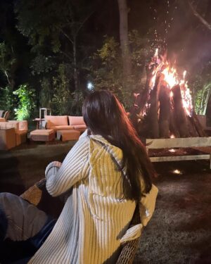 Navya Naveli Nanda Instagram - 🧣🪵♥️