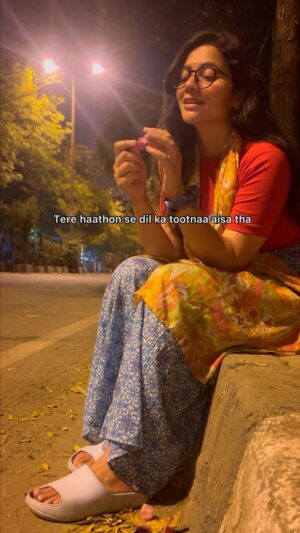 Nidhi Narwal Instagram - Only “Phool” in the comments! :’) 🥀

Share if the words touched your heart. ♥️

#nidhinarwal #nidhinarwalpoetry #hindiquotes #poem #napowrimo #hindipoetry #lifeofnidhi