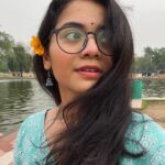Nidhi Narwal Instagram - फूलों को प्यार से सहलाती टूटे फूलों को घर लाती ख़ुदग़र्ज़ मतलबी मेले में थोड़ी सी मोहब्बत एक लड़की 🌸✨ - Nidhi Narwal