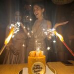 Nidhi Shah Instagram - 20.10.2023 ❤️ Celebrated my day with my special ones❤️ their existence truly made it special 💕 Materialistic things and opportunities apart what I am most grateful for is the love that I have received from u guys is overwhelming ✨ Crossing this milestone together with all of you feels really special, it was a blessed birthday ❤️ Thank you soo much everyone for all your wishes 🤗❤️🙏🏼✨