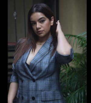 Nidhi Singh Instagram - ♠️
•
•
•
@makeupbyshefali.s X @khushghulati