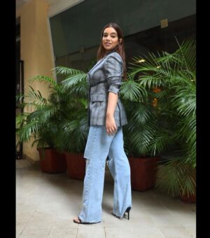 Nidhi Singh Instagram - ♠️
•
•
•
@makeupbyshefali.s X @khushghulati
