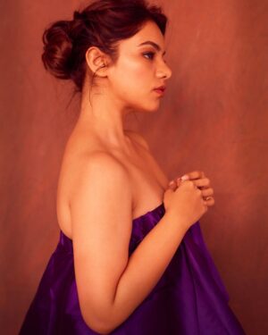 Nidhi Singh Instagram - Dancing Genie in a Bottle 🔮💜✨
Make your Wish! 💫
.

Shot by @tejasnerurkarr 
Styled by @shreejarajgopal 
HUM @tanvismarathe 
Assisted by @poojagulabani 
Outfit @moonstruckbyss