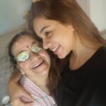 Nidhi Singh Instagram - Sunday morning cuddles with mumma.💞 At the age of 17, I moved to the maximum city and 17 years later.. I get to live with Ma, all over again… Thank you Bom-Bae. ❤️❤️ (She yelled at me 5 mins ago 💁🏻‍♀️😬)