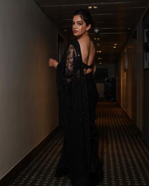 Nidhi Singh Instagram - Bespoke ✨✨
.
.
#PremierNight #Apharan2 #RanjanaButCouture