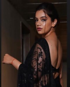 Nidhi Singh Instagram - Bespoke ✨✨ . . #PremierNight #Apharan2 #RanjanaButCouture