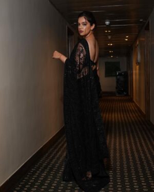 Nidhi Singh Instagram - Bespoke ✨✨
.
.
#PremierNight #Apharan2 #RanjanaButCouture