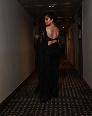 Nidhi Singh Instagram - Bespoke ✨✨
.
.
#PremierNight #Apharan2 #RanjanaButCouture