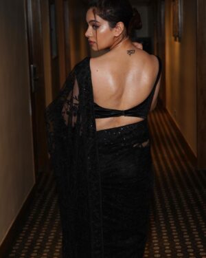 Nidhi Singh Instagram - Bespoke ✨✨
.
.
#PremierNight #Apharan2 #RanjanaButCouture