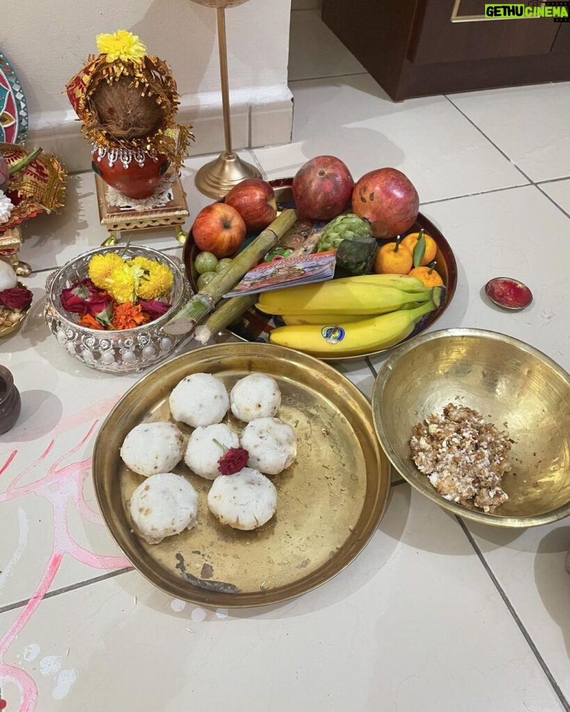 Niharika Dash Instagram - My first Manabasa Gurubara. I grew up seeing my mother performing this auspicious puja. Today, I got the opportunity to do it myself. Thanks Mom @nandinimohapatrasarangi_ for your guidance, which made all this possible. May Maa Laxmi bring lots of happiness in our lives. Dubai, United Arab Emirates