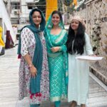 Nimrat Kaur Instagram - Gurpurab essentials. Gurudwara visit and langar with some life essentials sort of people I love!! Satnaam Waheguru ✨🙏🏼 Happy Gurpurab all ♥️♥️ Gurudwara Dhan Pothar Santacruz West