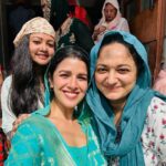 Nimrat Kaur Instagram - Gurpurab essentials. Gurudwara visit and langar with some life essentials sort of people I love!! Satnaam Waheguru ✨🙏🏼 Happy Gurpurab all ♥️♥️ Gurudwara Dhan Pothar Santacruz West