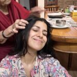 Nimrat Kaur Instagram - 👵🏼💆🏻‍♀️ = दुनिया का सबसे बड़ा सुख 🥹♥️♾️ #afterparty #postdiwalidetox #heaven Nani's House