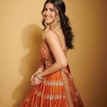 Nimrat Kaur Instagram - Happy happy Diwali!!! Love, light and joy to everyone…🪔🌟♥️ दिवाली की बहुत बहुत शुभकामनाएँ आप सभी को…मिठाई और मनोरंजन में आपका पूरा दिन निकले 🪔🌟♥️ HMU : @shraddhamishra8 assisted by @bharatlimba.hmu Stylist : @namitaalexander assisted by @simrannakraa Outfit : @paulmiandharsh Jewellery : @ekvayajewels @goldenwindow @ascend.rohank Photographer : @visualaffairs_va #happydiwali #loveandlight