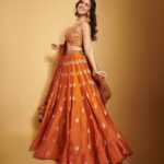 Nimrat Kaur Instagram - Happy happy Diwali!!! Love, light and joy to everyone…🪔🌟♥️ दिवाली की बहुत बहुत शुभकामनाएँ आप सभी को…मिठाई और मनोरंजन में आपका पूरा दिन निकले 🪔🌟♥️ HMU : @shraddhamishra8 assisted by @bharatlimba.hmu Stylist : @namitaalexander assisted by @simrannakraa Outfit : @paulmiandharsh Jewellery : @ekvayajewels @goldenwindow @ascend.rohank Photographer : @visualaffairs_va #happydiwali #loveandlight