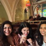 Nimrat Kaur Instagram - Something naughty something nice…too much sugar and some spice 😉 Best day spent in best company over the best meal - in no particular order!! Happy kisssssmassss to us all 💋♥️🎄 #canthaveenough #christmasobessesed #iykyk