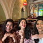 Nimrat Kaur Instagram - Something naughty something nice…too much sugar and some spice 😉 Best day spent in best company over the best meal - in no particular order!! Happy kisssssmassss to us all 💋♥️🎄 #canthaveenough #christmasobessesed #iykyk