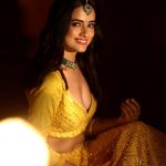 Nisha Guragain Instagram - Simply beautiful 💛 📷- @faizialiphotography ✍️ - @official.khushal.photography