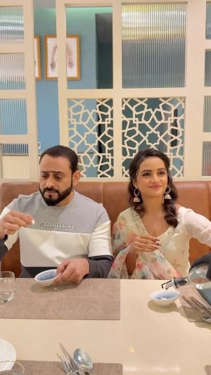 Nisha Guragain Instagram - Everything that comes after dinner is not a mouth freshener 🤣 @iamnishaguragain 

#omgsadiq #mouthfreshner #wipes #dinnerdate #afterdinner #funnyvideos