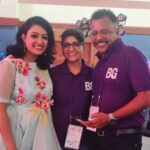 Nisha Krishnan Instagram - Had an amazing time hosting "OH MY KADHALAE" show for HYUNDAI MOTOR INDIA. Was amazing to meet people like "Pulavar Ramalingam" sir and my former vijaytv colleagues @singer_diwakar @amudha_vanan , who gave a mind-blowing performance..!! Work is my My happy place 💛 Thank you @harithabadavagopi @badavagopi for the opportunity! Had a great time 🤗❣️ #productiveday #happyday #work #host