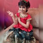 Nisha Krishnan Instagram - Christmas colors and Christmas discount but its Pongal traditional dress 😁😁❤️🥰 Darling irruka bayam enn!! Perfectly stiched Traditional Pavadais from @theclothkitchen.in ❤️❤️❤️ #Pongaldress #preparebefore #allsetforholidays #kidsfashion #pattupavadai #pattupavadaidesigns #clothkitchen #samairaganesh