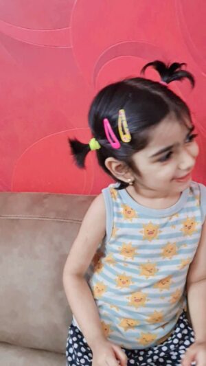 Nisha Krishnan Instagram - Slokam kelunga 😅

Spending our sick days productively 😁🦩

#samairaganesh #sickmommy