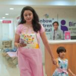 Nisha Krishnan Instagram - Being a mother to toddler I constantly think and try different things for my Samaira’s health. And I have come up with the best 5 Must Know tips for our kid’s healthy journey ft. Rainbow Hospital. I recently visited their Shollinganallur branch and was stunned by their world class facilities and expertise. It is a must visit. Do visit now and begin your toddler’s healthy life with Rainbow Hospital! Do book your appointment with the link in story or contact 9355400383. Visit now!! @rainbowchildrenshospitals #Ad #nishaganesh #samairaganesh #health