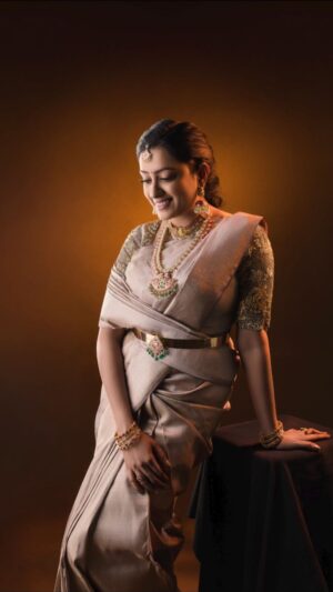 Nisha Krishnan Instagram - Oooo
.
Model
@prettysunshine28 
.
Gear Used
@canonindia_official 
Canon EOS R5
.
#lights #poweroflight #diy #TraditionalPhotoshoot #NishaGanesh #ChandruBharathy #HighFashion #BehindTheScenes #CanonEOSR5 #BehindTheScenes #BTS #CapturedOnCanon #DoGreatWithCanon #EOSInfluencer #canonindia_official #ProTips #WeddingPhotographerMentor #PhotoMentor #AskChandruBharathy