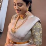 Nisha Krishnan Instagram - BTS 🌸 Makeup and hair - @ready_to_tangle Photography 📸- @chandrubharathy @focuzstudios Stylist & Concept @sharmithmakeover Saree- @pachaiyappas_silks Jewellery- @theamethyststore Draping- @sharmithmakeover