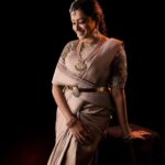 Nisha Krishnan Instagram - Traditional Look❣️ Makeup & Hairdo @ready_to_tangle Muse- @prettysunshine28 ………………………………………………………………. . . . . . . . . . . . . #southindianjewellery #indianbride #nishaganesh #amethystjewelry #pachaiyappassilks #nisha #bridalmakeup #velloremakeupartist #chennaimakeupartist #chennaimua #chennaihairstylist #traditionalsaree #kempujewellery #silverzarisaree #silksarees #southindiansaree #southindianbride #pachaiyappas @southindianbrides @southindianbrides