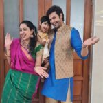 Nisha Krishnan Instagram - May Lord Ganesha bring abundance of Love, Good Health & Happiness in ur lives... Wishing you and ur family a very HAPPY VINAYAGA CHATHURTHI ! Lots of luv Ganesh, Nisha & Samaira❤❤ #happyganeshchaturthi #lordganesha #indianfestival