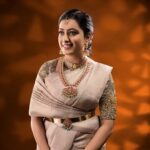 Nisha Krishnan Instagram - ✨️ Makeup & Hairdo @ready_to_tangle Behind the lens- @focuzstudios @chandrubharathy Stylist & Concept @sharmithmakeover Saree- @pachaiyappas_silks Blouse- @d.sign.d Jewellery- @theamethyststore Draping- @sharmithmakeover