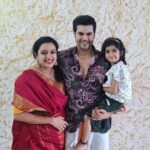 Nisha Krishnan Instagram - Wishing everyone a Happy Dussehra filled with love, laughter and blessings ! Pooja time with family 👨‍👩‍👧‍👦 ( our kutti new addition is having a nice nap 😉 ) #goodvibes #family #Vijayadashami #pooja