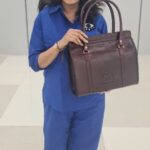Nisha Krishnan Instagram - My latest Arm candy 👜😉🥰 #leatherbag #handmade