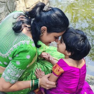 Nisha Krishnan Instagram - ♾️✨️

#momdaughter #dauthersareblessings