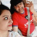 Nisha Krishnan Instagram - Intha kadamai unacharchi aathiga ma irukaravangalae ipidi than 🙄🤐 romance ah? vaipilla raja 🙃 #romance #noromance