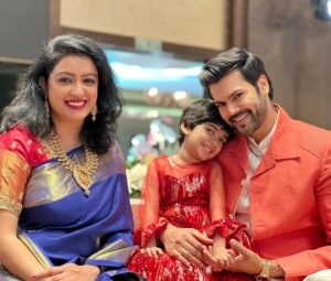 Nisha Krishnan Instagram - LOVE is the Glue, LOVE is the Magic💥

Love is not only about feeling, it is also about Expressing.. so don't forget to tell your loved ones how much you love them... today and everyday !
Happy Valentines Day ❤❤

We all have an infinite ability to love and be loved. Here's Wishing that the river of love always flows abundantly in your life 😘😘😘😘

#happyvalentinesday
#mytwoangels
@prettysunshine28
#SamairaGanesh