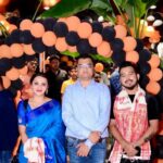 Nishita Goswami Instagram - মোৰ শ্ৰদ্ধাৰ দাদা ৰকীদা আৰু নাজ বৌৰ সুপুত্ৰ টানজিলে নগাঁৱৰ মাজমজিয়াত এখন নতুন প্ৰতিষ্ঠান মুকলি কৰে। কিলাৰ জিন্সৰ উক্ত প্ৰতিষ্ঠানত আপুনি আপোনাৰ পছন্দৰ জিন্স ক্ৰয় কৰিব পাৰিব উচিত মূল্যত। টানজিলৰ সপোনবোৰ পূৰণ হওঁক লগতে আশা কৰো প্ৰতিষ্ঠানখন ৰাইজৰ সেৱাত সদায় জিলিকি থাকক। উপস্থিত থাকি ভাল লাগিল।শুভেচ্ছা। . . . . . . . #innauguration #ribboncutting #assam