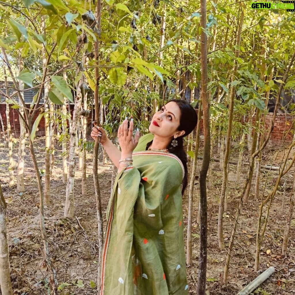 Nishita Goswami Instagram - Nurturing Nature’s Palette 🌴 🌳 . . . . . #GreenElegance #NatureNurtured #SerenityInGreen #BotanicalBeauty #GreeneryGlow #LushLife #EarthInColor #GreenscapeMagic #EmbraceTheGreen #verdevibes