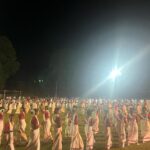 Nishita Goswami Instagram - বেতনী ৰাতি বিহু পৰিচালনা সমিতি আৰু ৰাইজৰ সহযোগত পৰম্পৰাগত তথা ধৰ্মীয় ৰীতি নীতিৰে আয়োজিত হোৱা ঐতিহাসিক ৰাতি বিহুত উপস্থিত আছিলোঁ। প্ৰতিজন মানুহকে চুই যাব পৰা অনুভূতি এই বিহু,বিশ্বাস আৰু আস্থাৰ লগত পৰম্পৰাৰ এই বিহু।নিশ্চয়কৈ ৰাতি বিহুৰ এই অনুভৱখিনিক শব্দৰে বুজাব নোৱাৰি,কেৱল অনুভৱ কৰিব পাৰি। ধন্যবাদ মোক নিমন্ত্ৰণ দিয়াৰ বাবে,অনুভৱ কৰোৱাৰ বাবে।🙏🙏🙏🙏🙏 #assam #tinsukia #makum #bihu #moranbihu