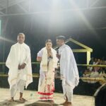 Nishita Goswami Instagram - বেতনী ৰাতি বিহু পৰিচালনা সমিতি আৰু ৰাইজৰ সহযোগত পৰম্পৰাগত তথা ধৰ্মীয় ৰীতি নীতিৰে আয়োজিত হোৱা ঐতিহাসিক ৰাতি বিহুত উপস্থিত আছিলোঁ। প্ৰতিজন মানুহকে চুই যাব পৰা অনুভূতি এই বিহু,বিশ্বাস আৰু আস্থাৰ লগত পৰম্পৰাৰ এই বিহু।নিশ্চয়কৈ ৰাতি বিহুৰ এই অনুভৱখিনিক শব্দৰে বুজাব নোৱাৰি,কেৱল অনুভৱ কৰিব পাৰি। ধন্যবাদ মোক নিমন্ত্ৰণ দিয়াৰ বাবে,অনুভৱ কৰোৱাৰ বাবে।🙏🙏🙏🙏🙏 #assam #tinsukia #makum #bihu #moranbihu