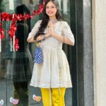 Nitanshi Goel Instagram - Happy Diwali loveliesss 🪔🪞✨ 👗 @kirtiagarwal_varsha Jewellery @teejhindia #happydiwali #nitanshigoel #nitanshi #nitanshians #laapataladies