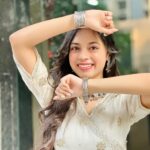 Nitanshi Goel Instagram - Happy Diwali loveliesss 🪔🪞✨ 👗 @kirtiagarwal_varsha Jewellery @teejhindia #happydiwali #nitanshigoel #nitanshi #nitanshians #laapataladies