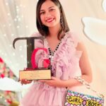Nitanshi Goel Instagram - Youngest Social Influencer Of The Year 🏆✨ So honoured to receive this prestigious award at Tycoon Global Filmfare Achiever’s Awards🙏🏻 It feels amazing to be recognised for the work that I do and will keep on doing with all my heart♥️ A big Thankyou to all my fans for all the Love & support 🙏🏻🧿 Look @the_adhya_designer ✨ #Nitanshigoel #Award #nitanshians #JaiShriKrishna #grateful #laapataladies #maidaan #terejaisa @tycoonglobal @filmfareme The Club Mumbai