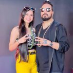 Nitanshi Goel Instagram - We learn something new from every person we meet⭐️ Something exciting coming soon with @mikasingh paaji✨ . #nitanshigoel #nitanshians #mikasingh #whattheluck Mika Singh Studio